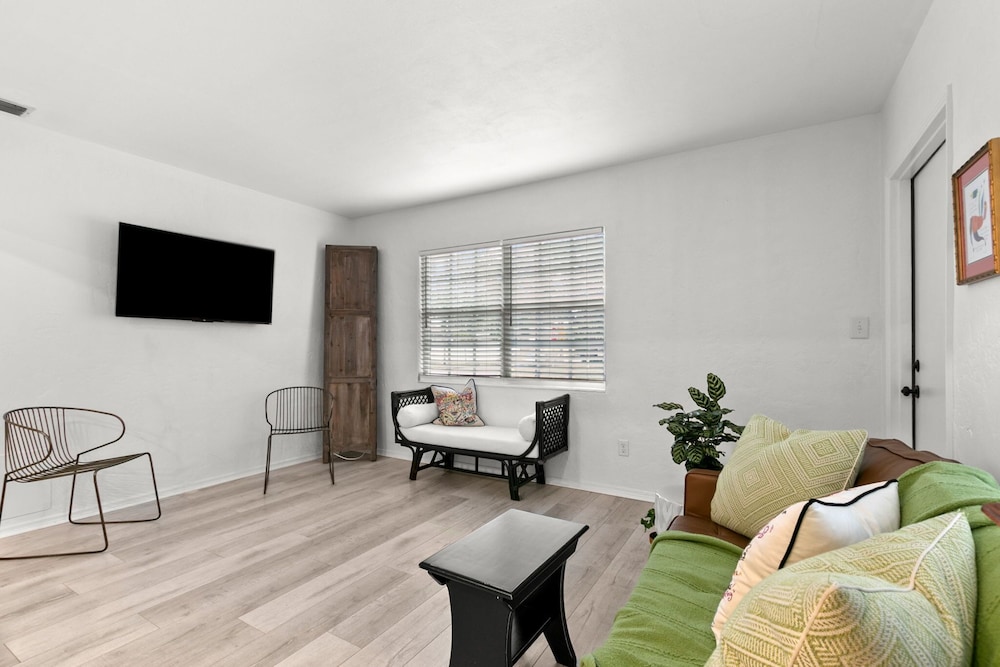 NEW Bayside Escape Cozy Hideaway Near Bayshore
