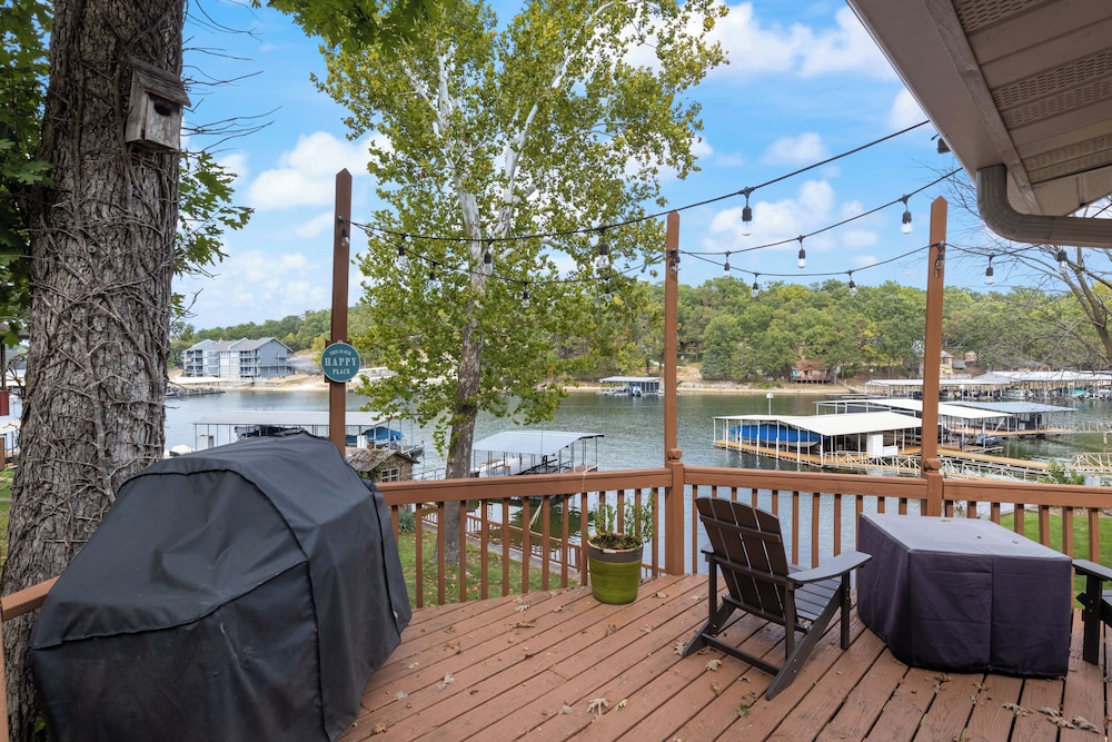 Lakefront Oasis With Skylights & Covered Boat Slip For Extra Adventure