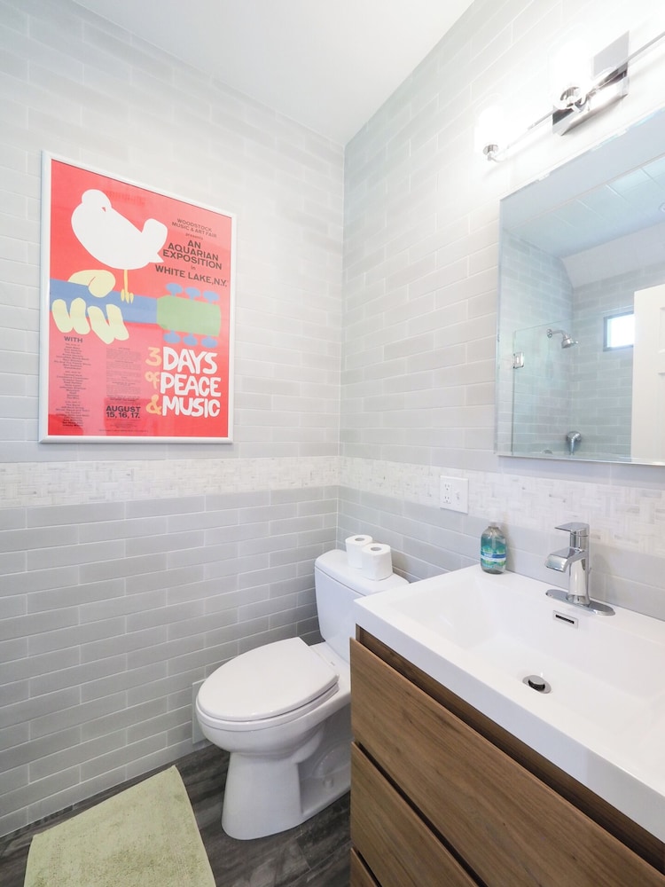 Charming 6 Bdrm Countryside Stay