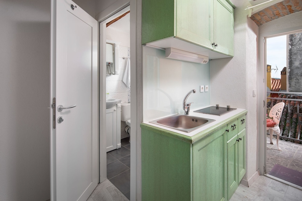 Studios Verde by Irundo view 5
