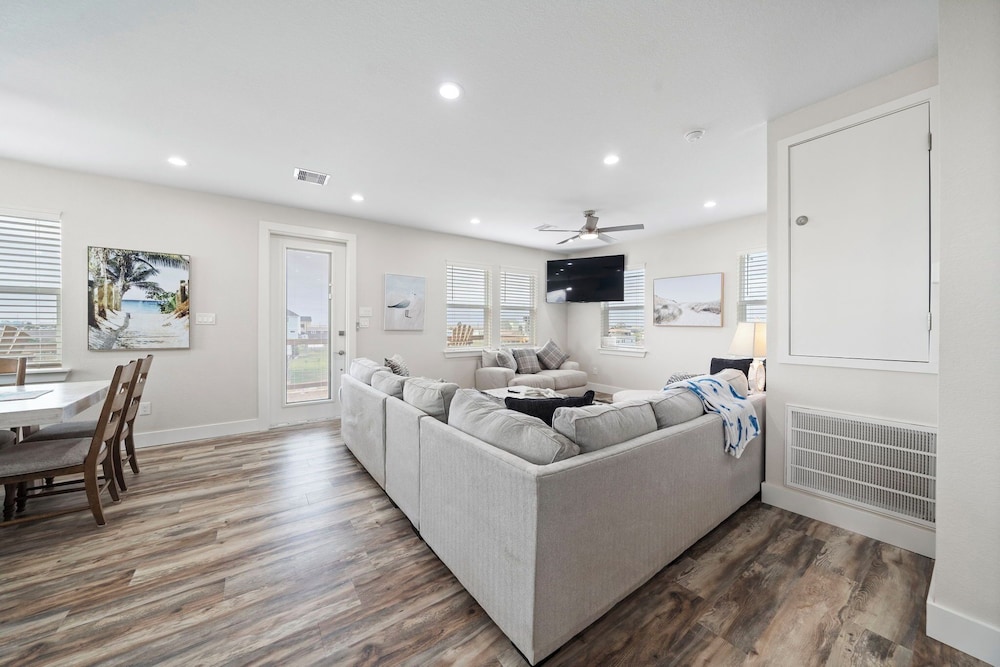 Coral Mountain by Ryson Vacation Rentals