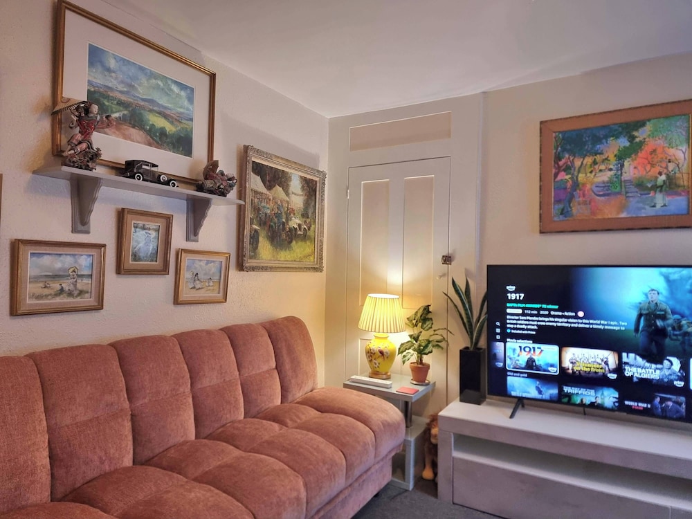 Canterbury - Sleeps 7 - Pet-friendly With Garden