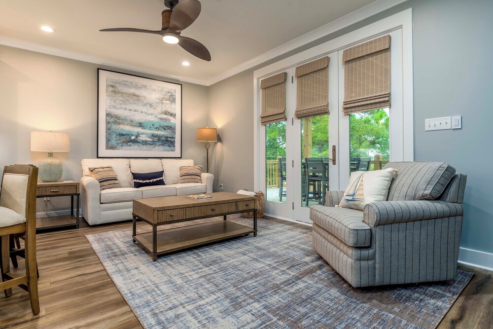 Waterfront Oasis in Dauphin Island - Shared Perks!