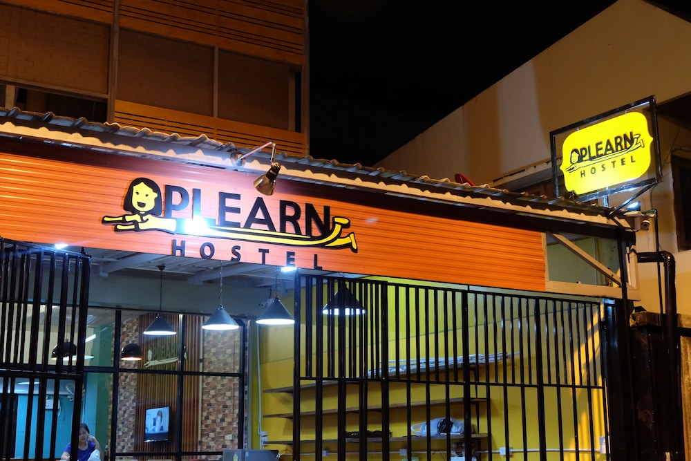 Plearn Hostel