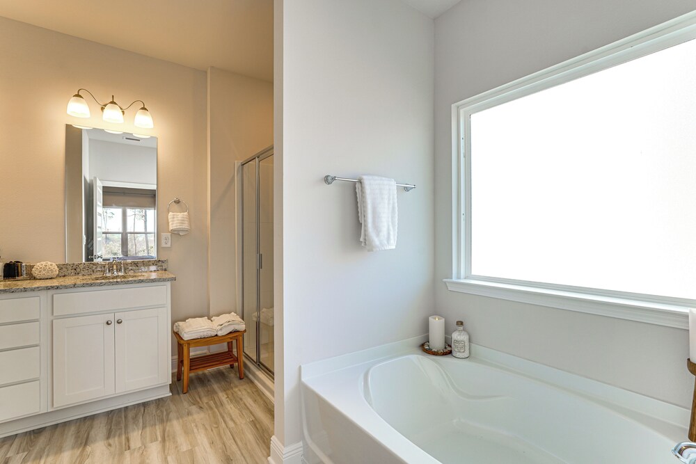 Walk to the Beach: Stylish Home in Port St Joe!