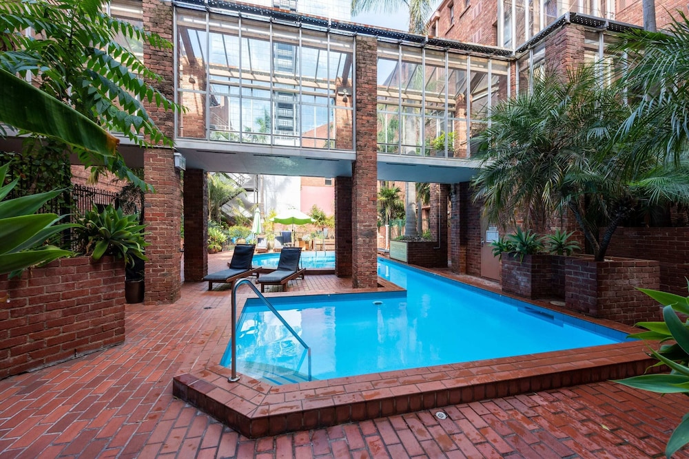 Quiet 2 Bedroom Apartment in Heritage Building in the CBD