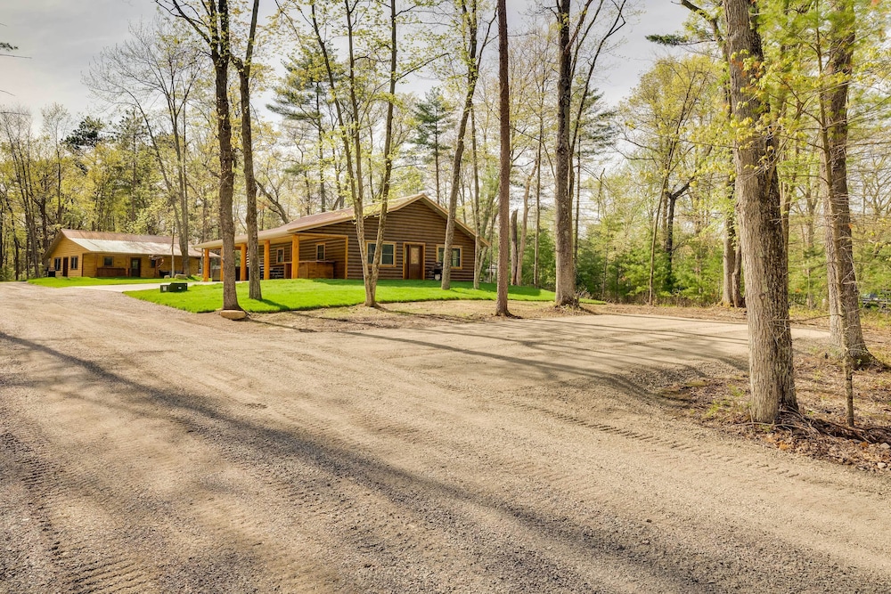 Hatfield Vacation Rental w/ Private Hot Tub! view 3