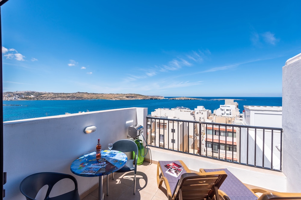 Seashells Penthouse Seaview Terrace by Getaways Malta photo 3