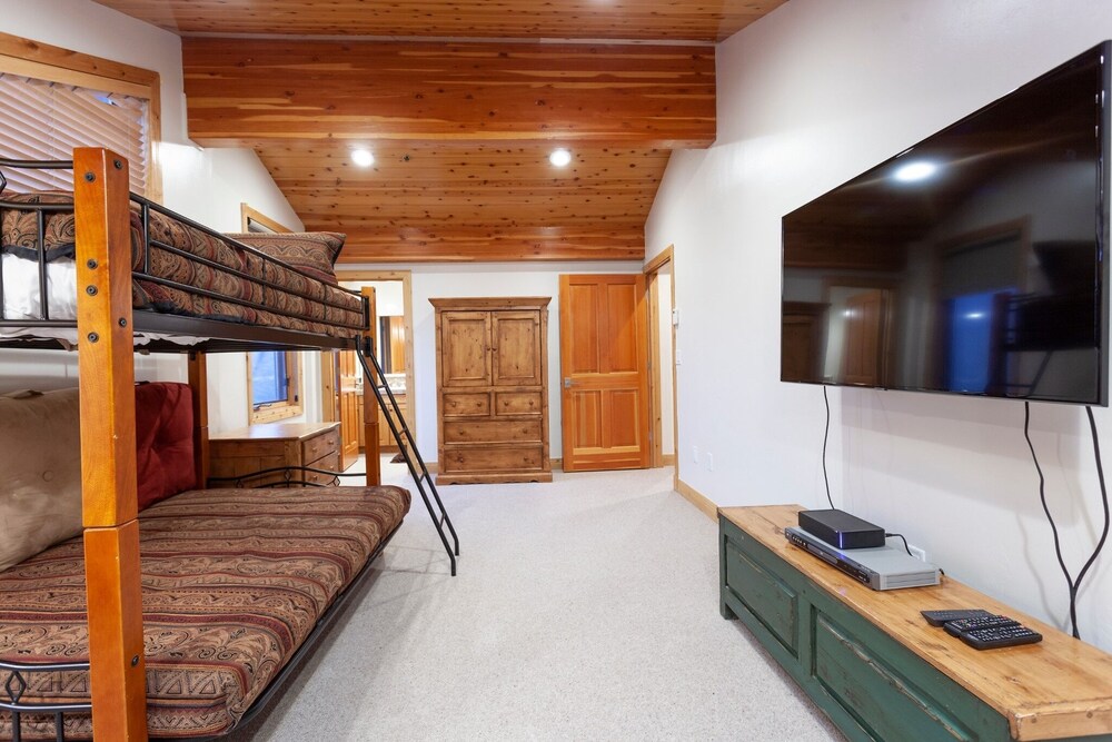 Trail's End Lodge at Deer Valley Resort - Four Bedroom Residence with Space #504 4 Condo