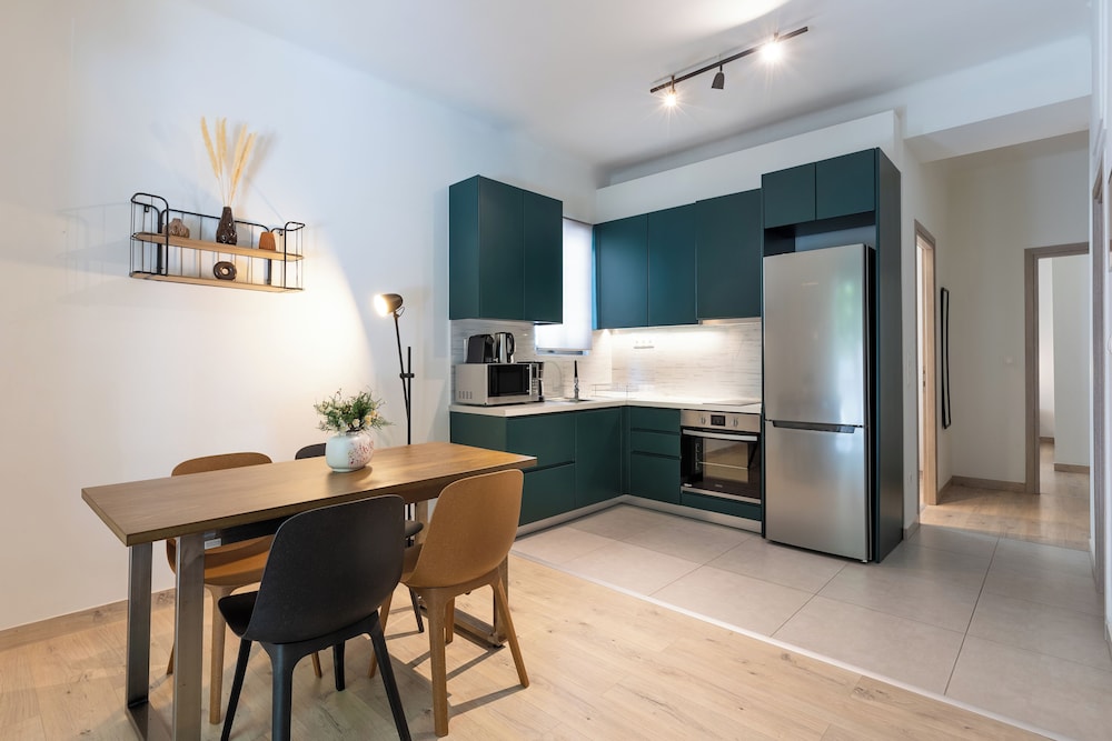 Elvis 2-Bedroom Apartment in Athens