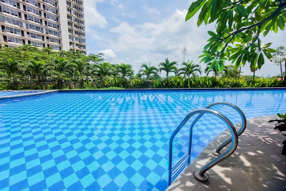 Nice and Cozy 2BR at Parkland Avenue Apartment