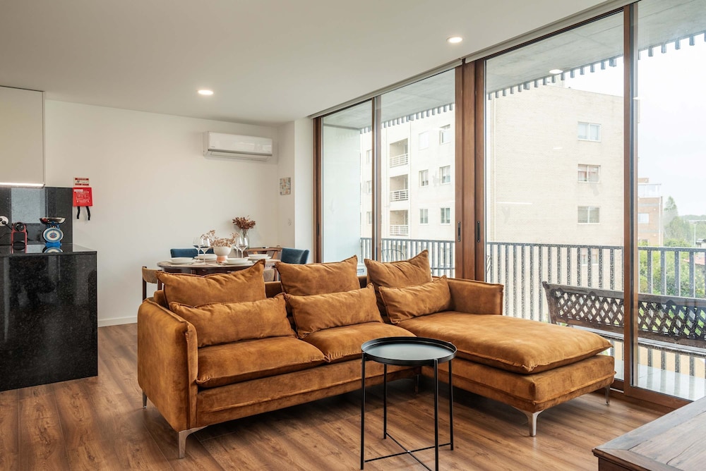 Liiiving in Matosinhos - Warm Vintage Apartment
