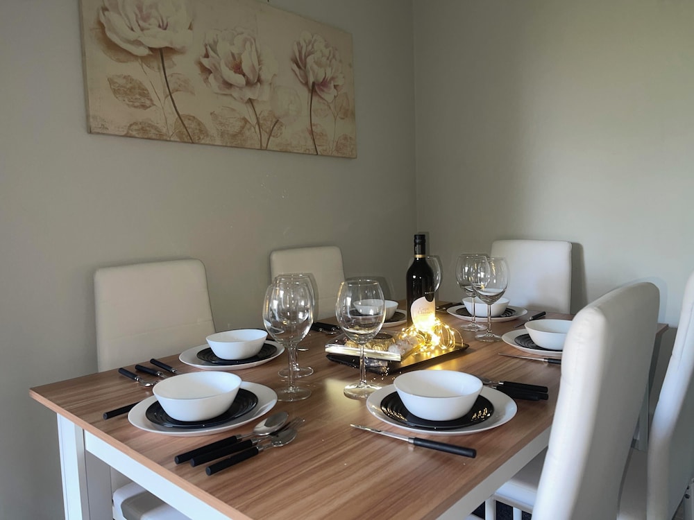 London Luxury Apartment up to 8 Guests