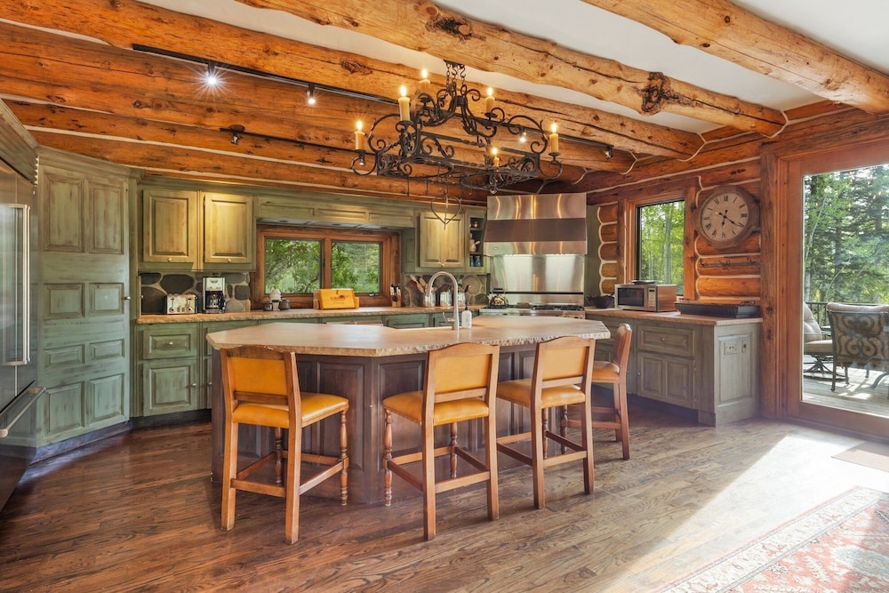 Wildwood Ridge 5 Bedroom Home