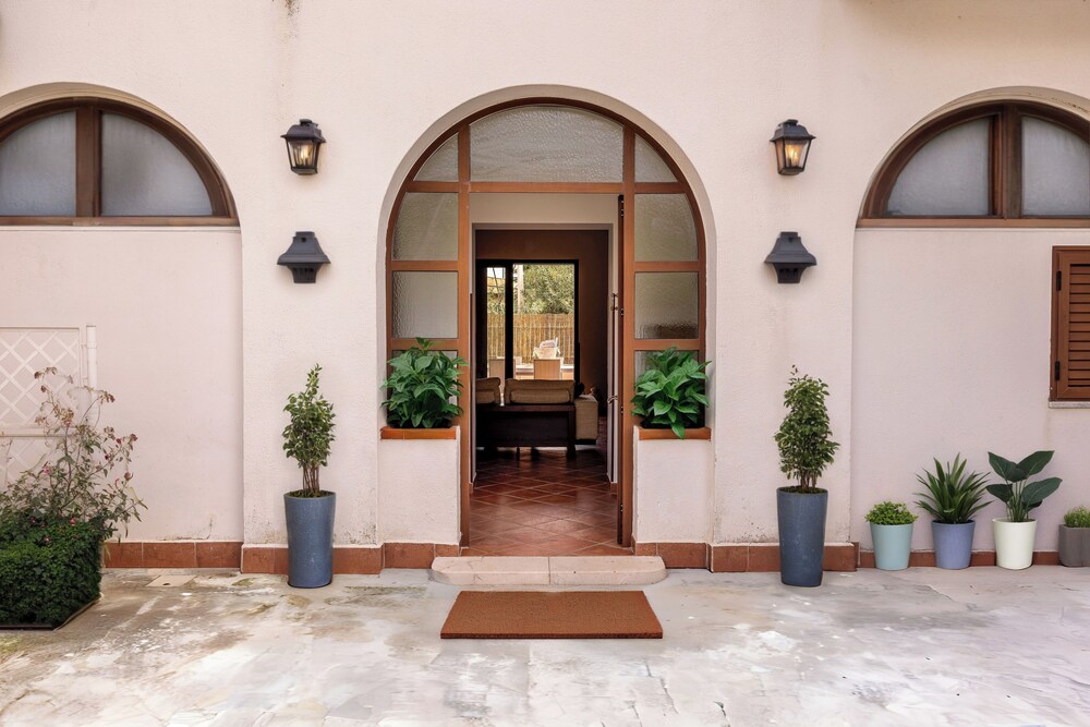 VFH The Castle Bay apartment and terrace