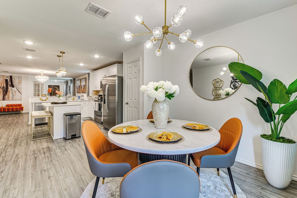 Modern Comforts + Fenced Yard: Princeton Retreat!