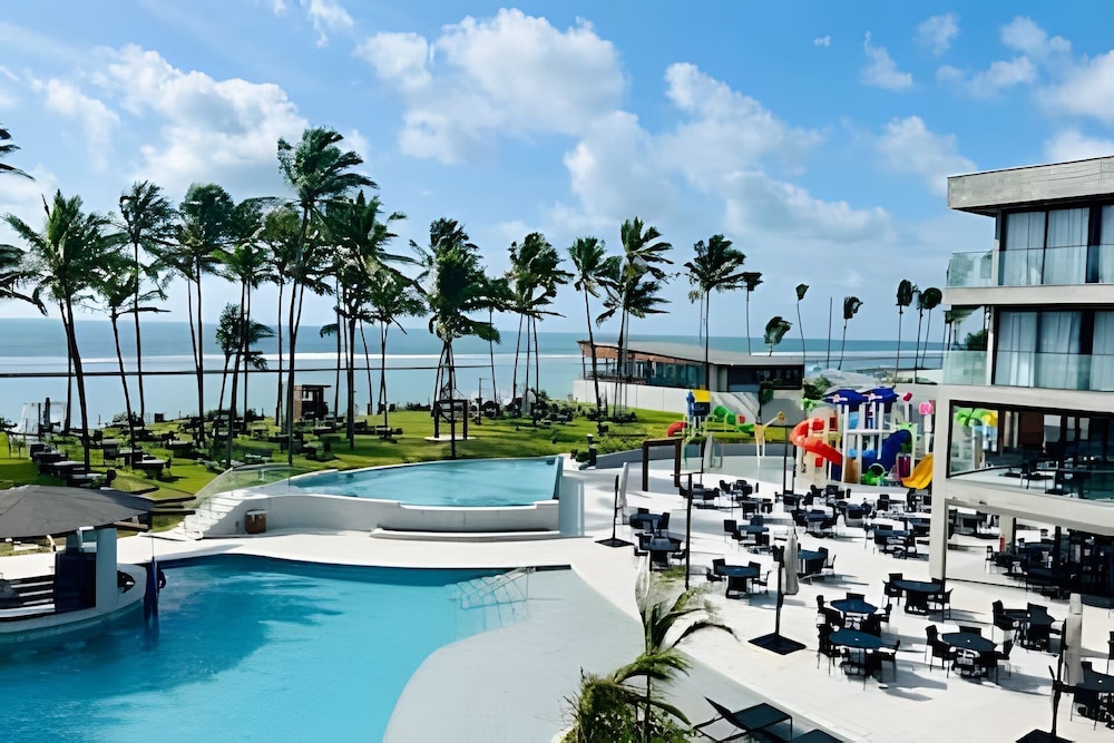 Paraíso no Porto Alto Resort