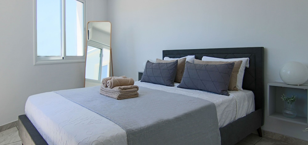 Phaedrus Living- Seaside Lighthouse 74 view 5