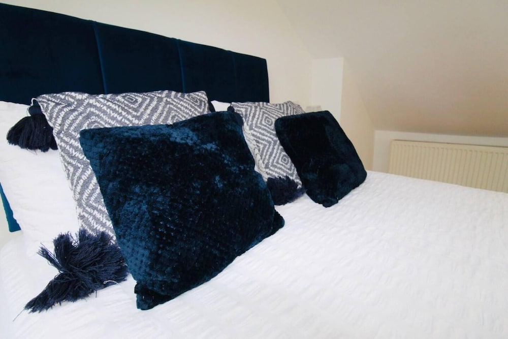 Remarkable 3-bed House in Bath view 4