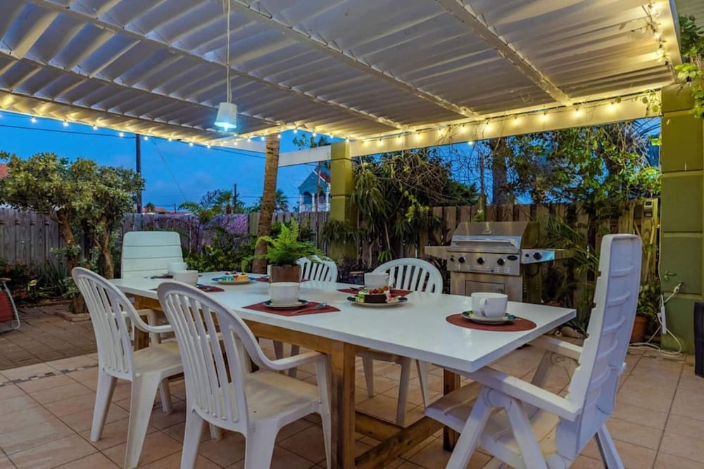 Spacious 5BR Home w Amazing Garden Privatepool