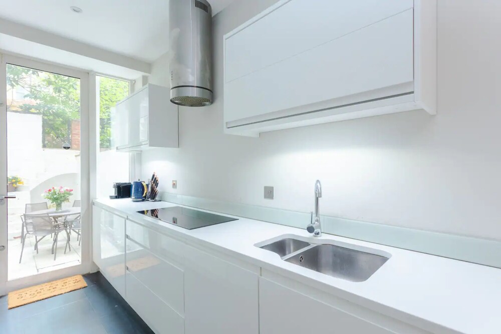 Modern 2 Bedroom Apartment Near Gloucester Road