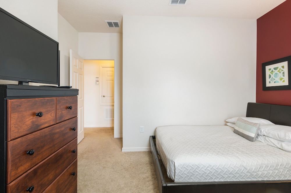 Lucaya Village 3040 #13-102 - Image 3