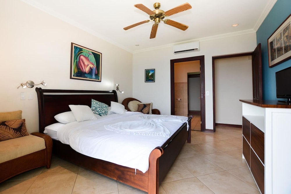 Fifth-Floor Condo with Breathtaking Ocean Views, Stylish Interior & Prime Location Near Flamingo Beach view 5