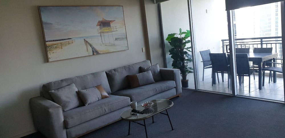 Chevron Tower3 has 2bedrooms 2beds With Car Park