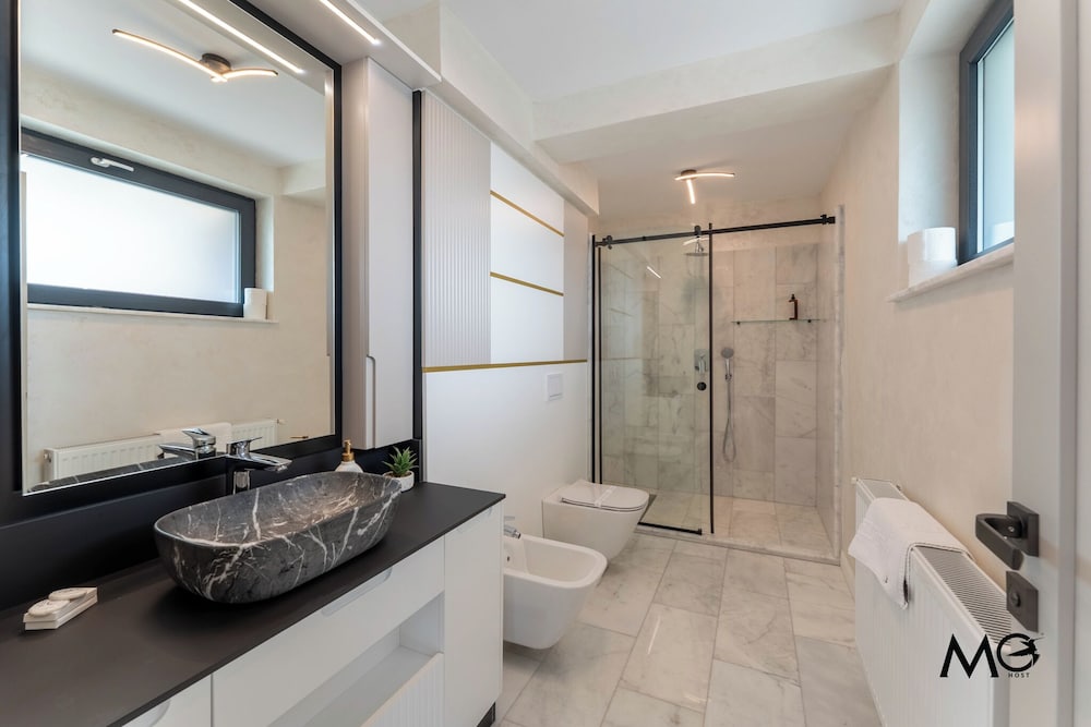 MoHost Valcom - Luxury Skyline Penthouse