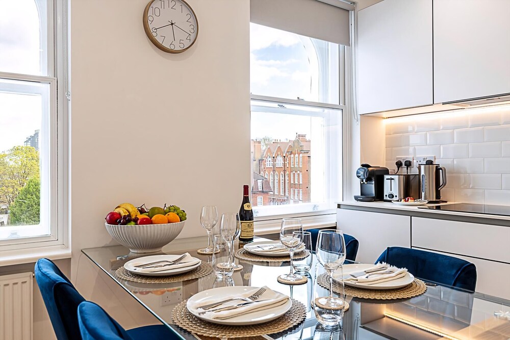 Upscale & Serene Getaway - Prime Chelsea Location!