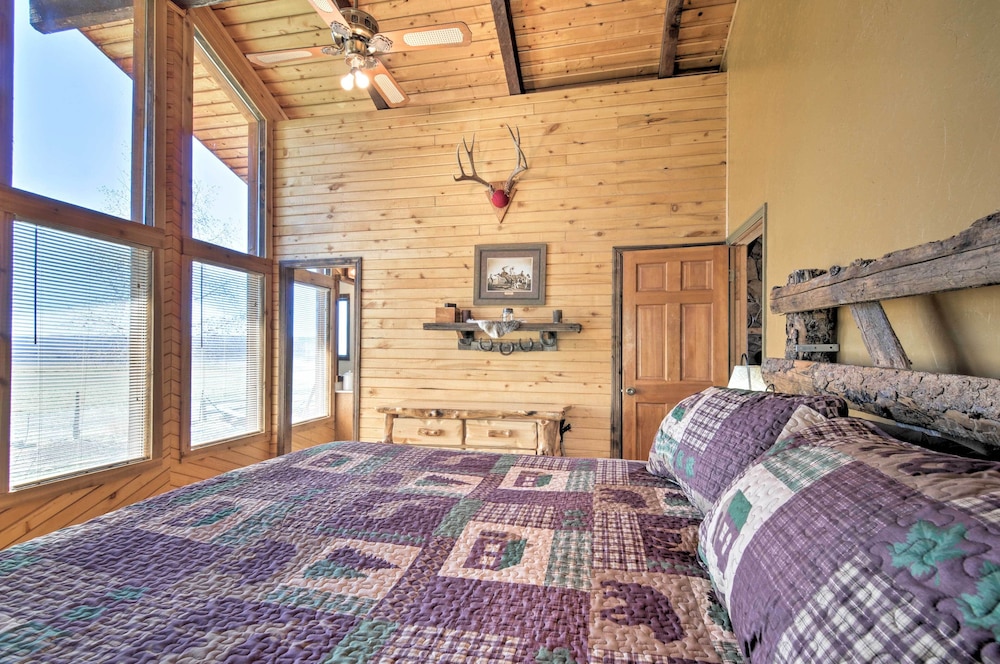 Rustic Cabin 20 Mins to Capitol Reef Nat'l Park! view 3