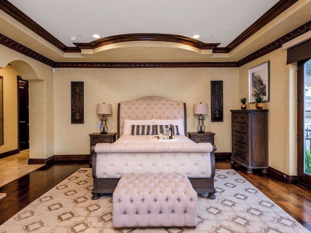 Robmar Mansion - Beverly Hills Mediterranean Estate With Pool & Sport Court