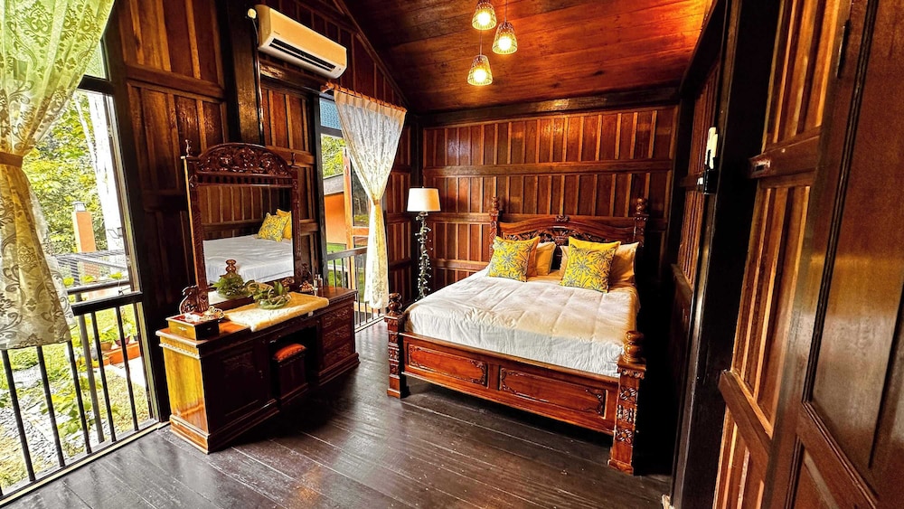 Charming Nature Kampung Home for Family Getaways