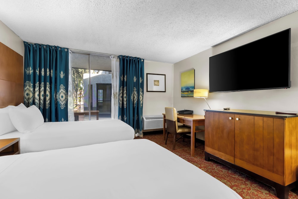 Hiltop Hotel