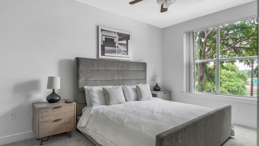 Landing Apartments - North Dallas
