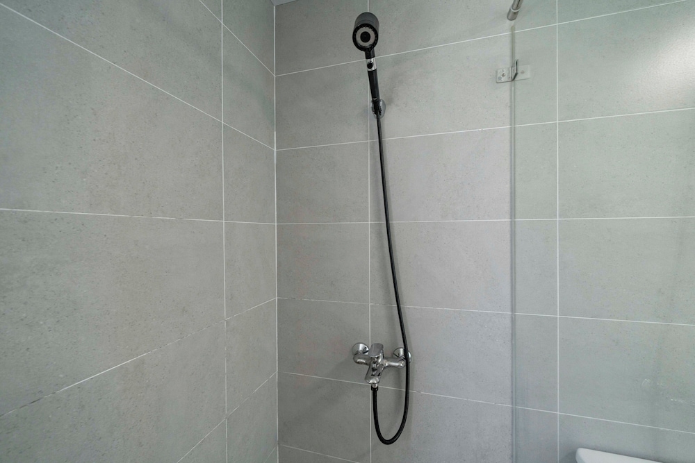 Tyms Stylish 3BR 2BA Apt Xujiahui Shops