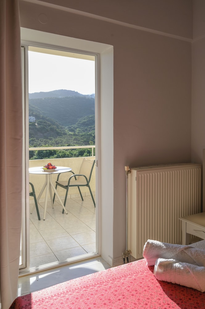 Antonis Apts - Physio Fitness Retreats
