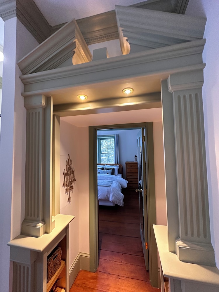 The Ellis Inn