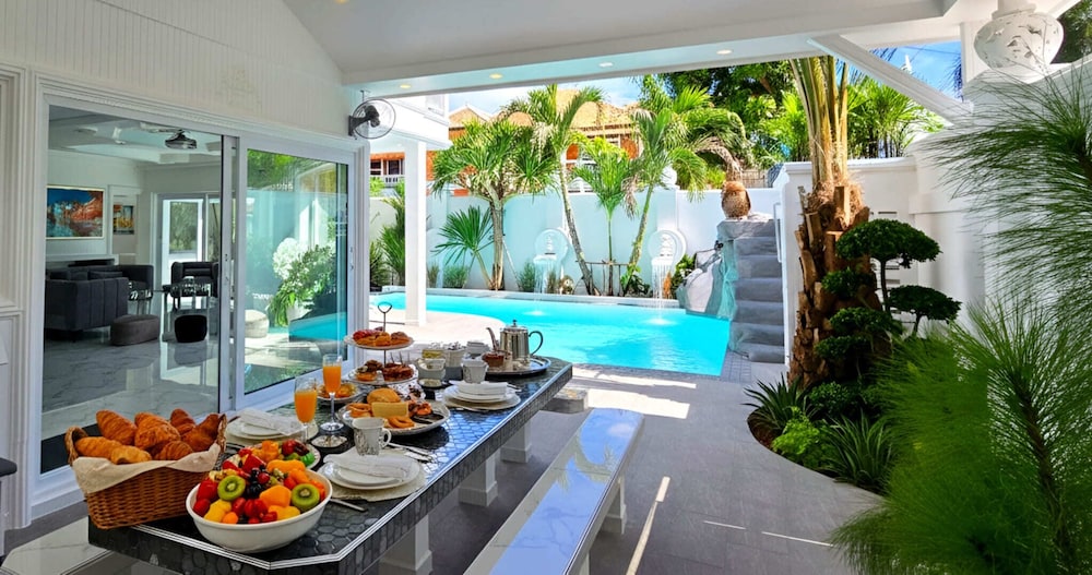 LUMALAND Luxury Pool Villa Pattaya Walking Street