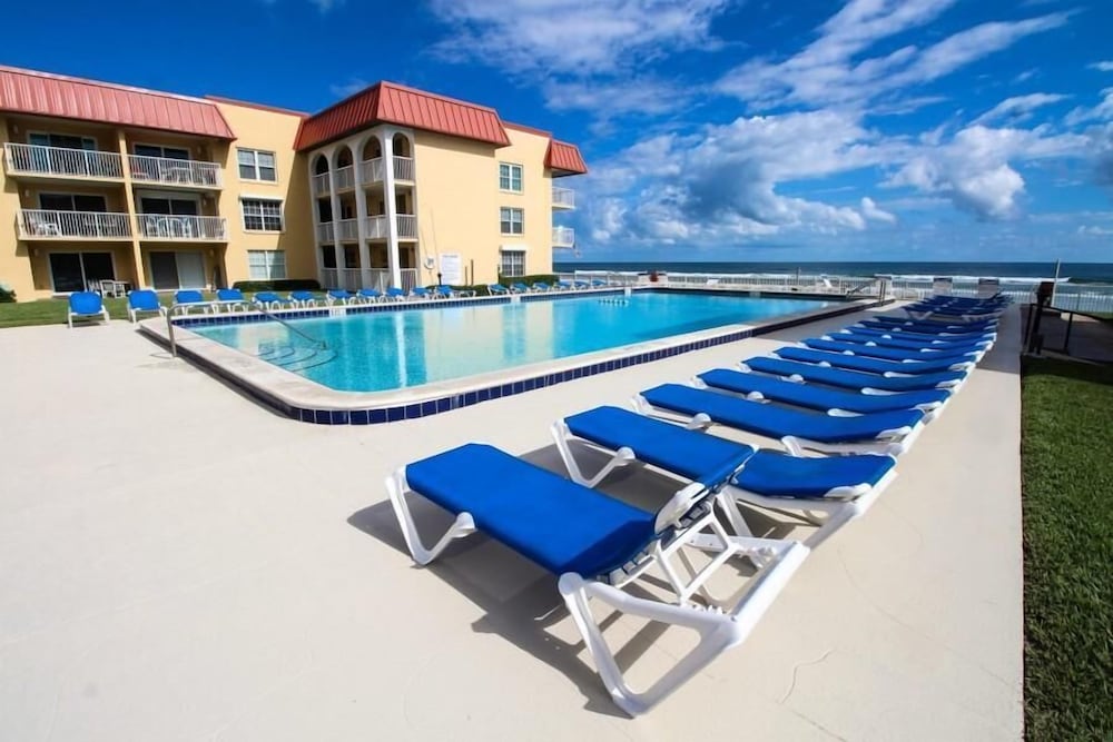 Point East 301