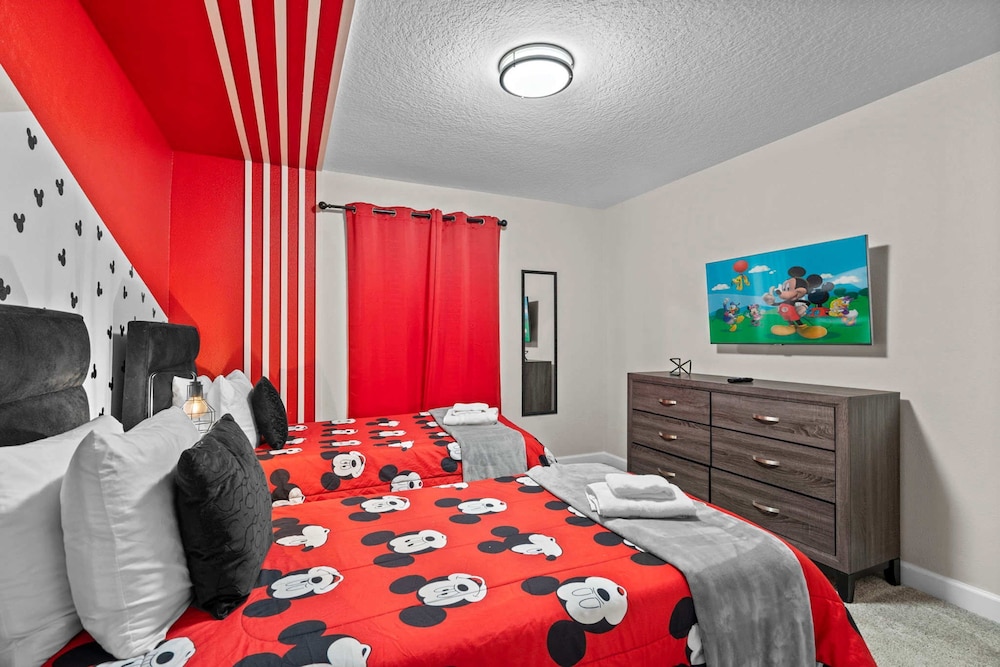 Relaxing Getaway Near Disney With Pool Themed Rooms