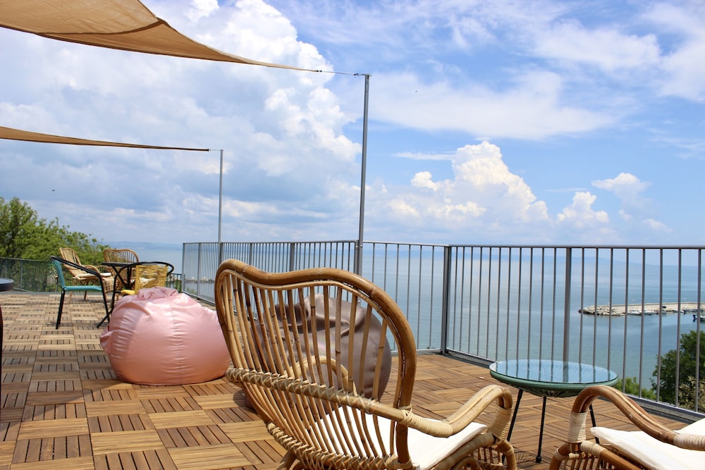 SUNSET ART HOTEL