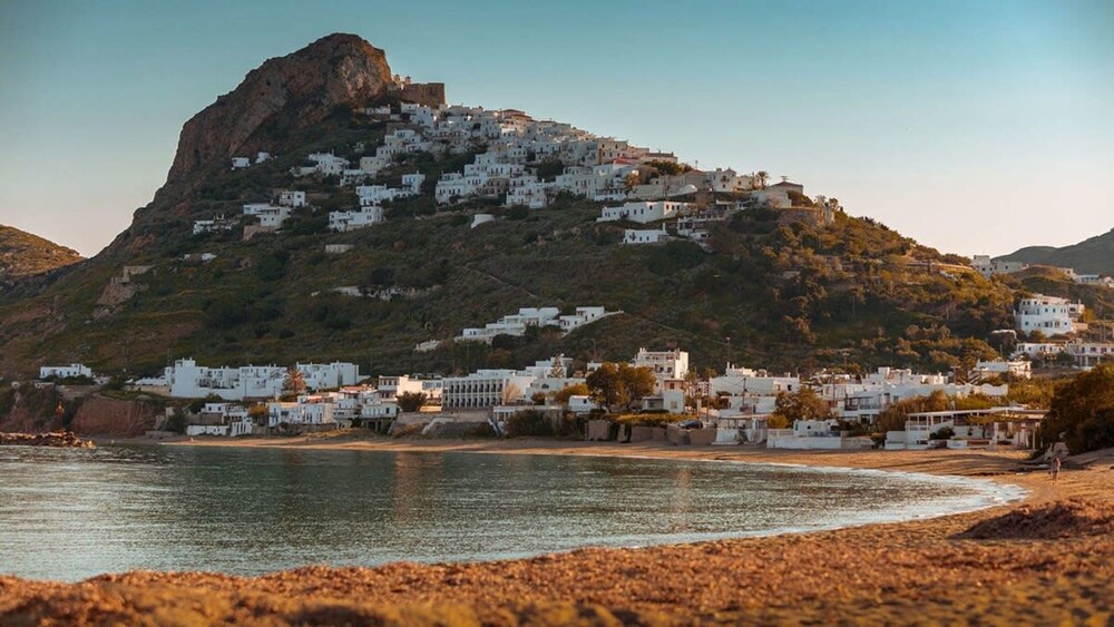 Skyros Luxury Poolside Getaway