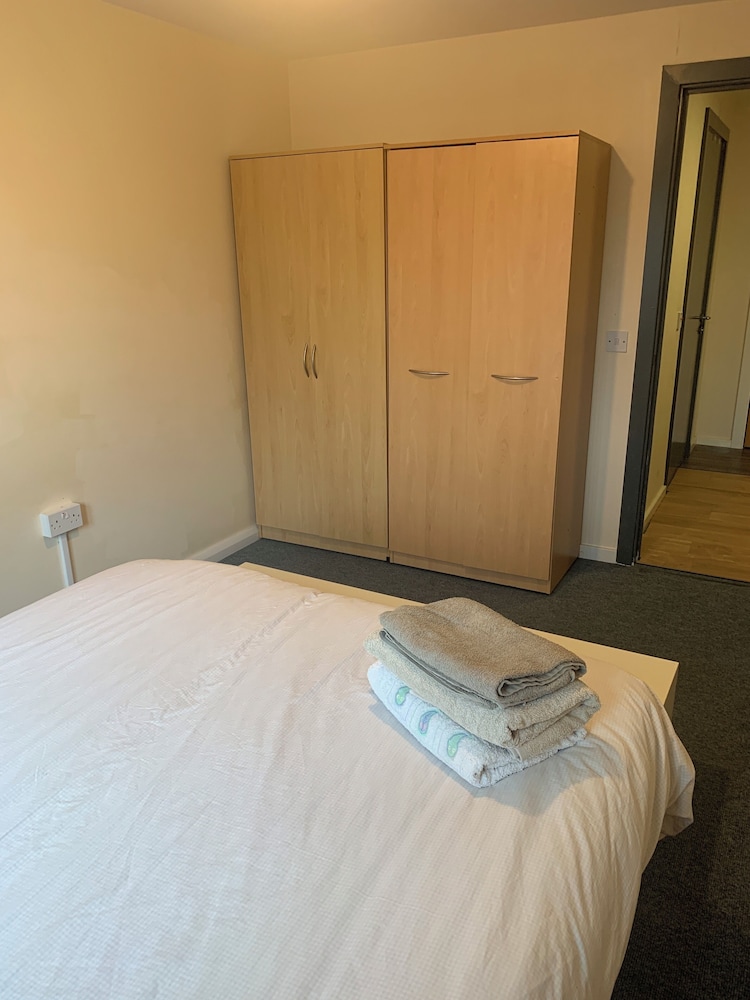 Luxury Stay With Sauna, Gym, and Pool in Leicester view 2
