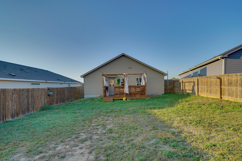 Easy Access to Dtwn San Antonio: Suburban Home