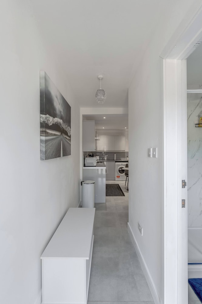 2 Bed Stylish Central Rochester Apartment Sleeps 4 Netflix Work Space
