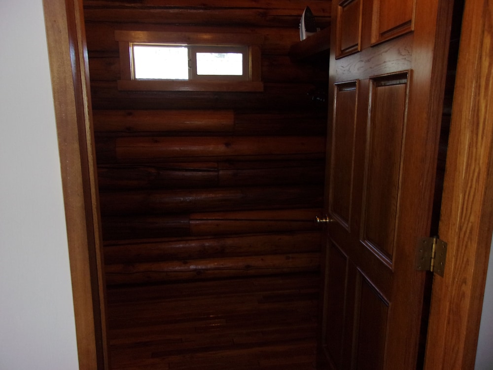 Embers Lodge and Cabins