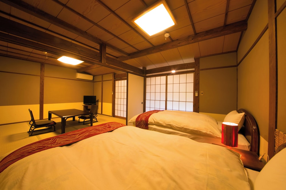 Yufuin Gettouan