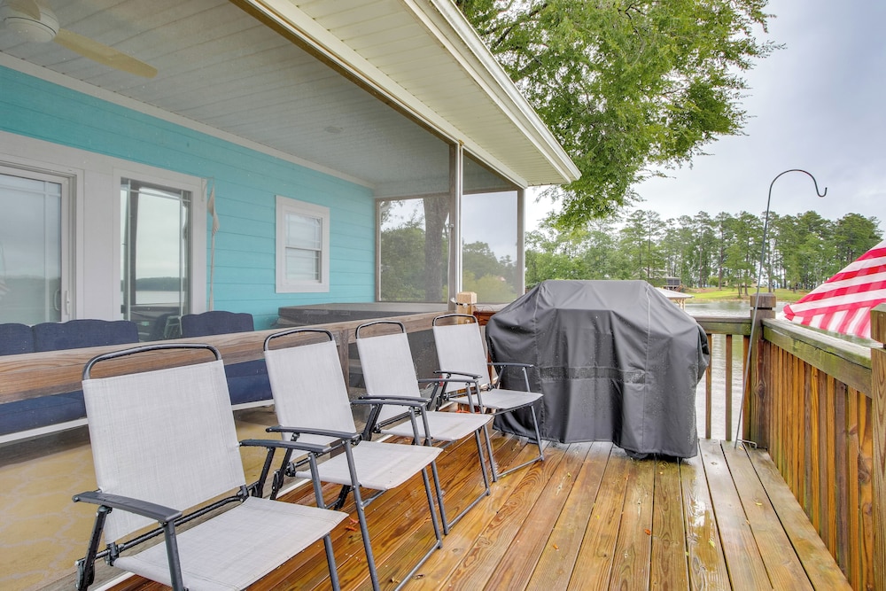 Lakefront Home w/ Hot Tub & Dock in Cross Hill!