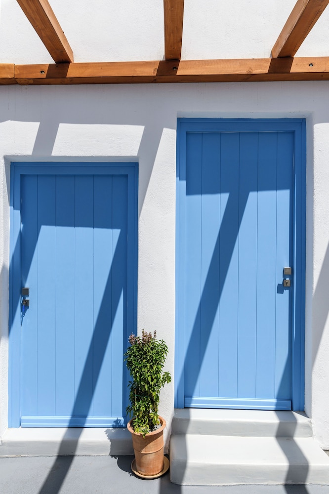 Eleven Keys Mykonos Suites